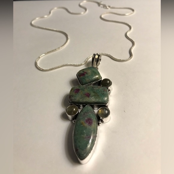 Stunning Ruby Zoisite Labradorite Necklace - Picture 2 of 2